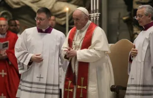 El Papa Francisco en el funeral del Cardenal George Pell en el Vaticano. Crédito: Alan Koppschall / ACI Prensa 