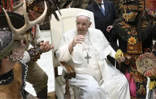Papa Francisco con grupo de visitantes de México. Crédito: Vatican Media 
