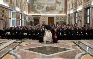 El Papa con miembros del Pontificio Instituto Litúrgico. Crédito: Vatican Media 