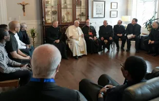 Papa Francisco con jesuitas en Canadá. Crédito: Vatican Media 