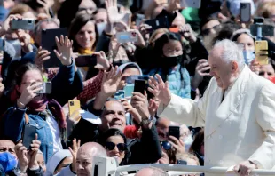 Papa Francisco en el papamóvil. Foto: Daniel Ibáñez / ACI Prensa
