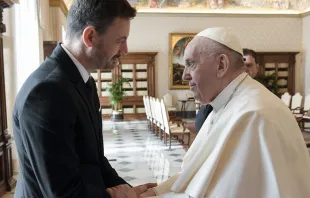 Papa Francisco con el primer ministro de Eslovaquia. Foto: Vatican Media  