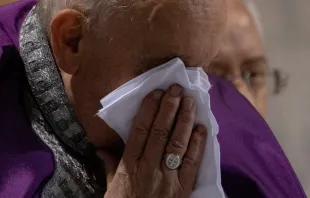 El Papa Francisco muestra síntomas de resfriado en Miércoles de Ceniza. Crédito: Daniel Ibáñez/ACI Prensa 