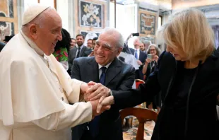 Imagen del Papa Francisco en la mañana con el productor de cine Martin Scorsese. Crédito: Vatican Media 