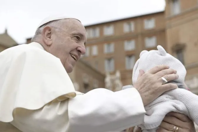 ¿La fecha en que fuimos bautizados? Tan importante como la del cumpleaños, dice el Papa