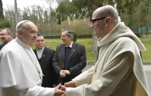 Papa Francisco con benedictino olivetano Bernardo Francesco Maria Gianni. Foto: Vatican Media 