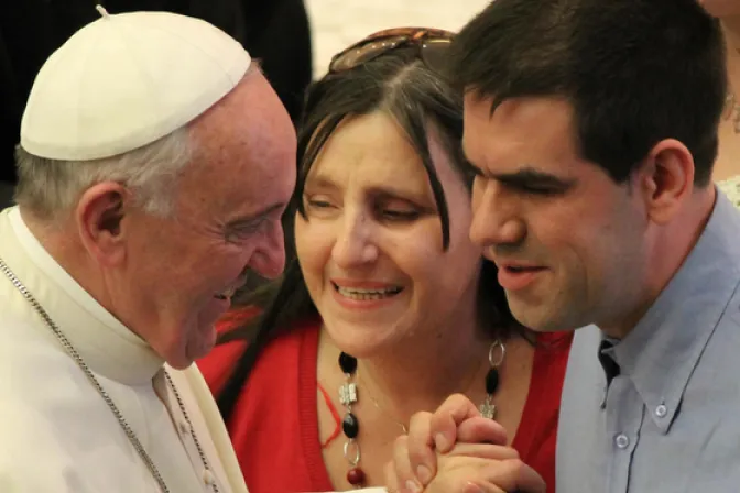 Es blasfemo pensar que la discapacidad o la enfermedad es un castigo de Dios, dice el Papa