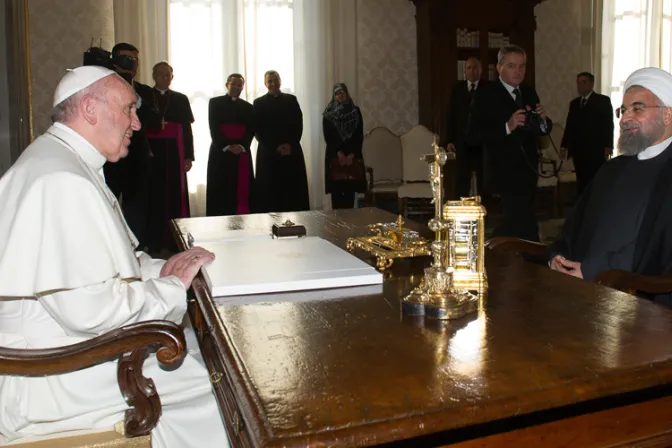 Papa Francisco recibe al Presidente de Irán y hablan del terrorismo internacional