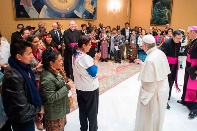 Papa Francisco pide conciliar progreso económico con protección de pueblos indígenas