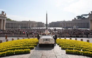 Foto referencial del Papa Francisco en la Plaza de San Pedro. Crédito: Daniel Ibáñez/ACI Prensa 