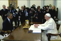 Barack Obama y el Papa Francisco (Captura Youtube)