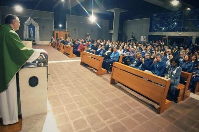 El Papa visitará una parroquia de Roma que paga las facturas de los más pobres