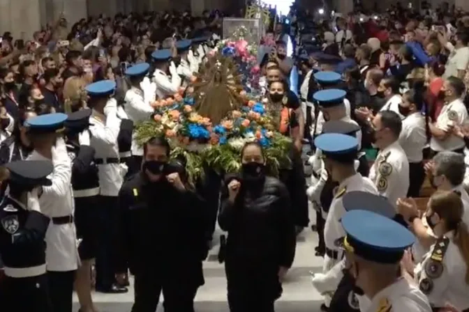 Policías peregrinan a santuario para pedir a la Virgen por salud del pueblo argentino