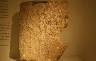 La Piedra de Pilato en el Museo de Israel / Crédito: Wikimedia Commons 