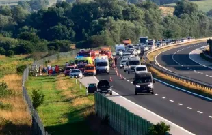 Accidente de tránsito en el que fallecieron 12 peregrinos polacos en Croacia, el 6 de agosto de 2022. Crédito: Policía de Polonia / @PolskaPolicja 