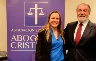 Polonia Castellanos, presidenta de Abogados Cristianos y Jaime Mayor Oreja, polu00edtico e impulsor de 'One of Us'. Foto: Abogados Cristianos 