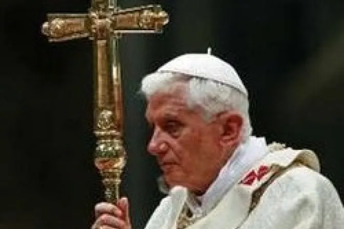 Juan Pablo II, ejemplo luminoso de fe, dice el Papa