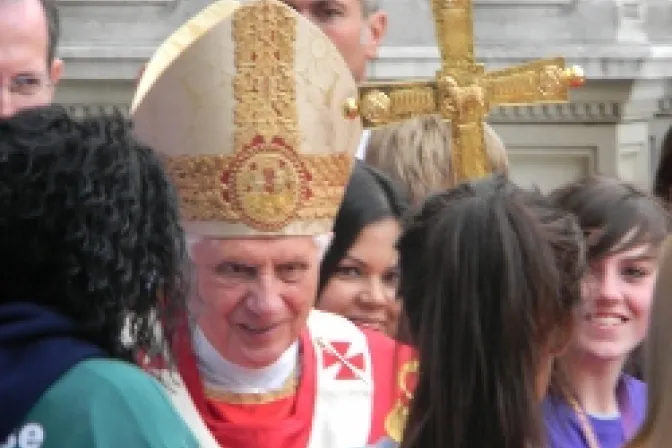 Benedicto XVI pide a jóvenes aprender el amor de Cristo en la oración diaria