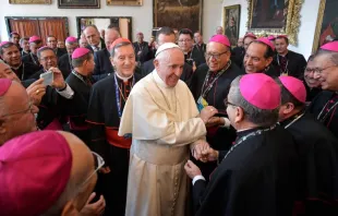 Imagen referencial/Papa Francisco con obispos de Colombia. Crédito: Vatican Media 