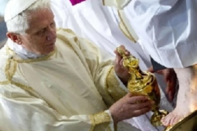 La libertad se alcanza sirviendo a Dios, dice el Papa durante Misa de jueves santo