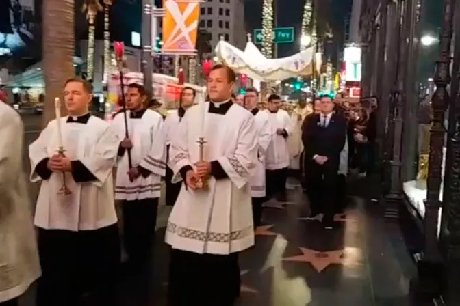 Hollywood: Procesión eucarística por Jornada Mundial de los Pobres [VIDEO]