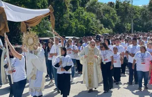La procesión eucarística en Palm Beach el domingo 4 de junio. Crédito: Pastoral Hispana / Diócesis de Palm Beach 