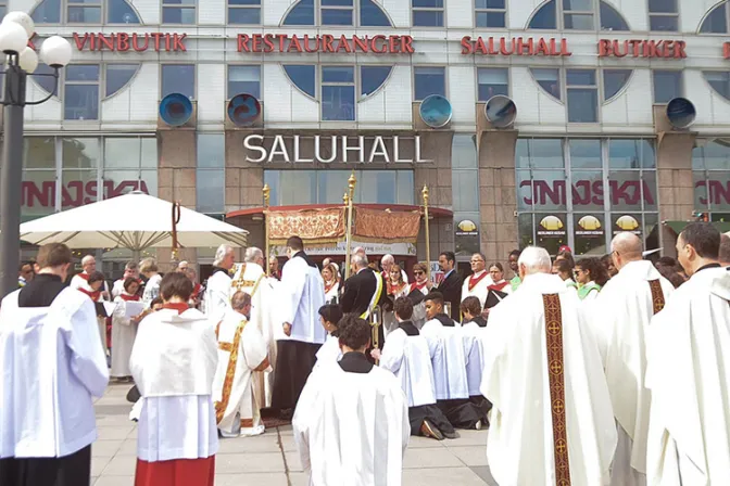 FOTOS: Así se vivió el Corpus Christi en uno de los países con menos católicos de Europa