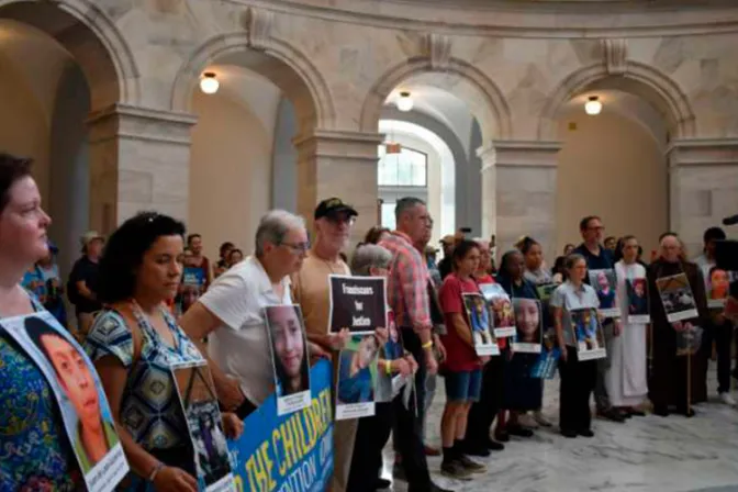 EEUU: Arrestan a sacerdotes, religiosas y laicos por protestar contra crisis migratoria