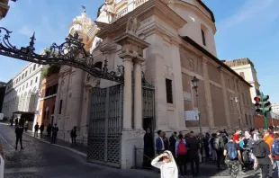 Puerta de Santa Ana en el Vaticano. Crédito: Lucamato / Shutterstock. 