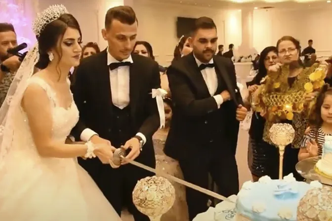 Conoce la bella historia de jóvenes cristianos recién casados que reconstruirán Irak