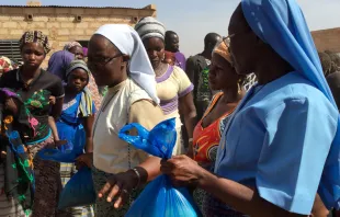 Religiosas ayudan a cristianos locales en el Sahel. Foto: Ayuda a la Iglesia Necesitada 