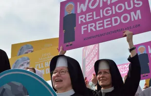 Religiosas muestran su apoyo a las Hermanitas de los Pobres fuera de la Corte Suprema de EE.UU. (2016) | Crédito: Addie Mena - ACI Prensa 
