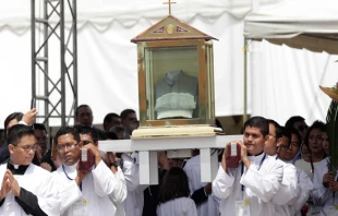 Reliquia de Mons. Oscar Romero durante ceremonia de beatificaciu00f3n / Foto: Flickr de Presidencia El Salvador 