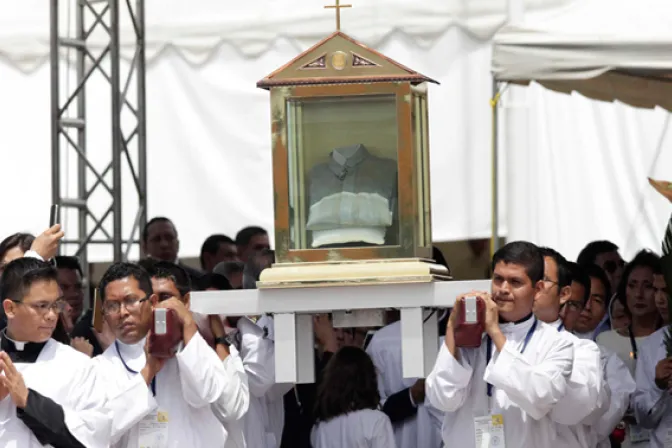 Reliquia de Beato Óscar Romero visitará todas las parroquias de El Salvador