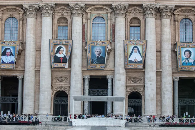 Estos son los retratos oficiales de los 5 nuevos santos