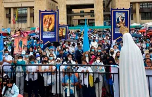Miles de católicos rezan en la Plaza de Bolívar, en Bogotá (Colombia, el 27 de marzo de 2022 | Crédito: Movimiento de Católicos Solidaridad 