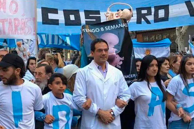 Argentina: Multitud marchó en apoyo a médico hallado culpable por rechazar aborto