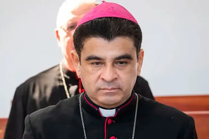Alientan a rezar mil Ave Marías por obispo encarcelado en Nicaragua