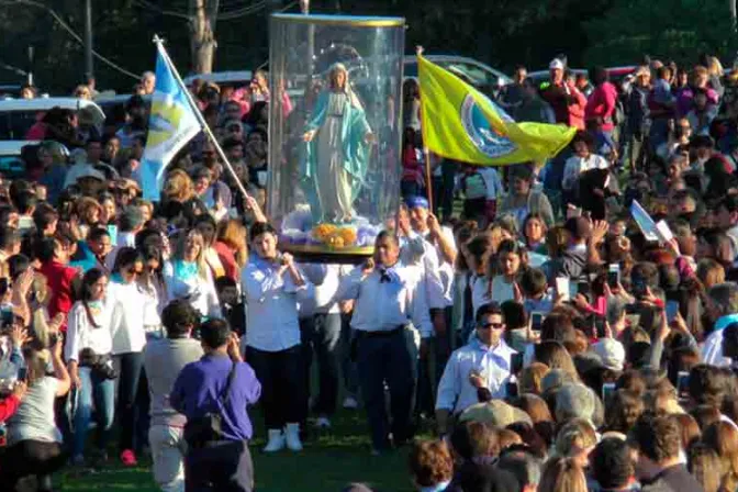 Rosario de Bendiciones para la Familia recorre calles de Montevideo 