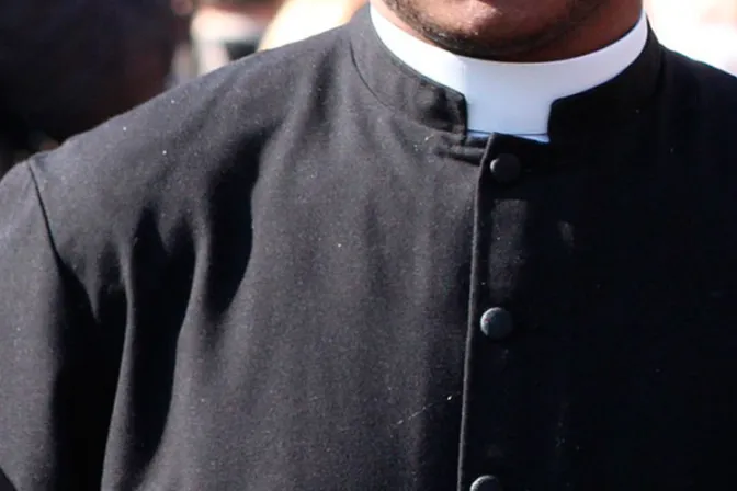 Hombres armados secuestran a sacerdote católico y a decenas de personas en Nigeria