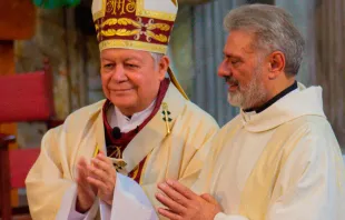 Mons. Víctor Sánchez y el P. Carlo dei Lazzaretti. Crédito: Arquidiócesis de Puebla 