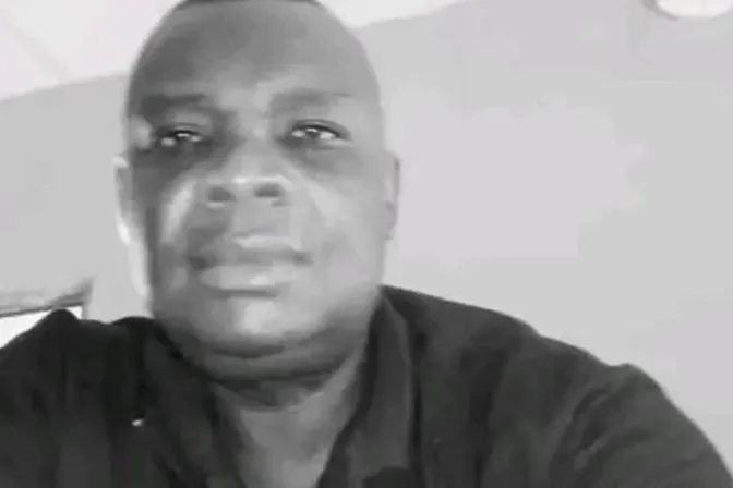Piden oraciones por liberación de sacerdote secuestrado en Nigeria
