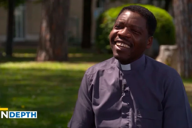 De niño soldado a sacerdote católico: Ahora vive para llevar esperanza a quien no la tiene