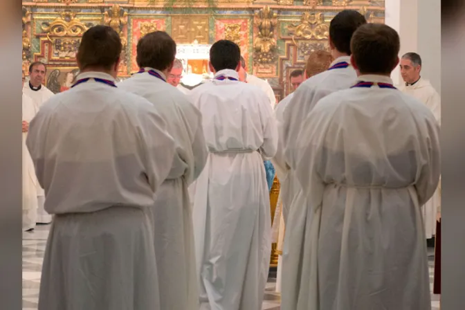 Papa Francisco pide enfatizar calidad de sacerdotes sobre la cantidad