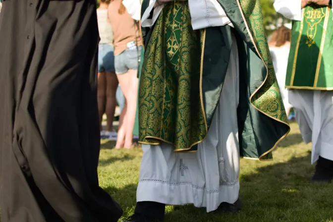 Arzobispado de Argentina advierte sobre sacerdotes sin licencia ministerial