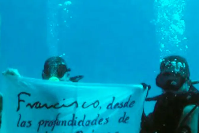 FOTO: Un especial saludo submarino antes de la llegada del Papa a Colombia