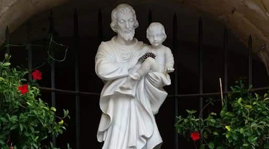 La imagen de San José en Cotignac, en el lugar donde se apareció en Francia. Foto cortesía Martha Calderón.