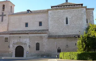 Fachada de la iglesia de Santa Maru00eda de la Asunciu00f3n en Ocau00f1a, Toledo (Espau00f1a). Foto: Wiki.  