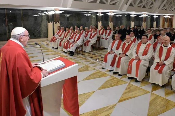 ¿Adorar en silencio? Un “camino” difícil pero necesario, según el Papa 