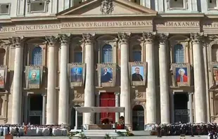 Retratos de los siete nuevos santos canonizados hoy por el Papa Francisco 